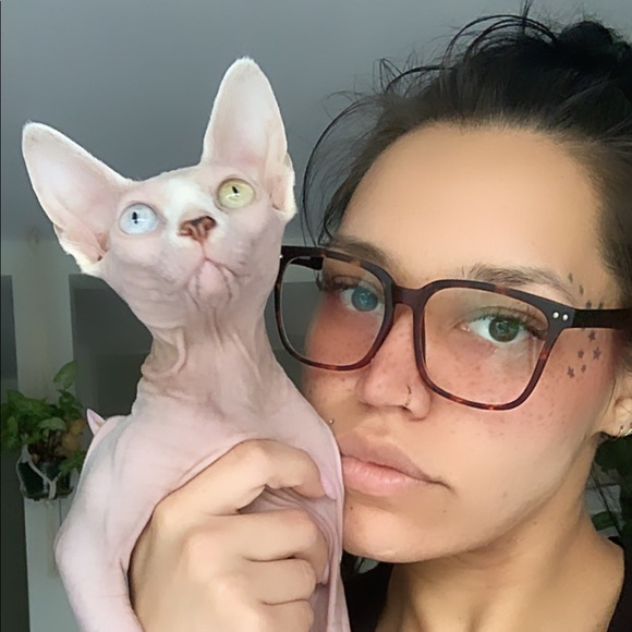 Meet your Posher, Eva - Picture 1 of 1